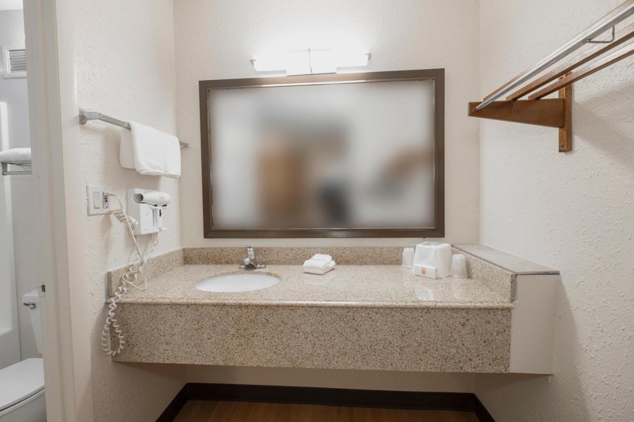 Red Roof Inn Bishopville מראה חיצוני תמונה